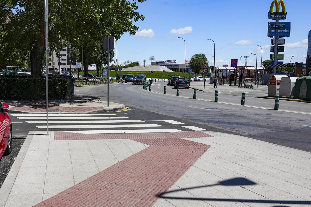 El Ayuntamiento de Móstoles ha renovado el pavimento y la señalización horizontal en calzadas y aceras