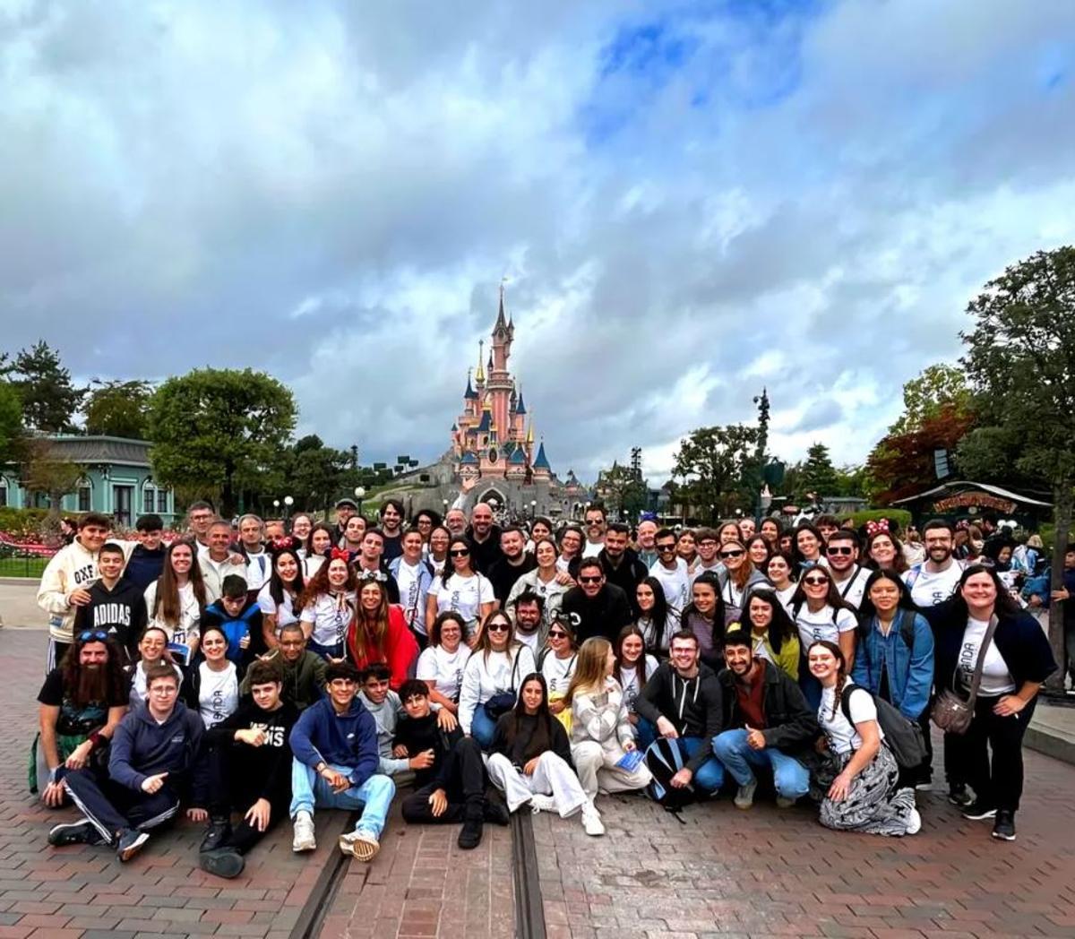 Un totald e 78 persona se desplzaron a París.