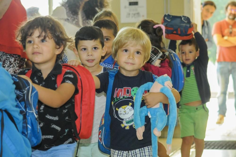 La vuelta al cole en Galicia, entre sonrisas y lág