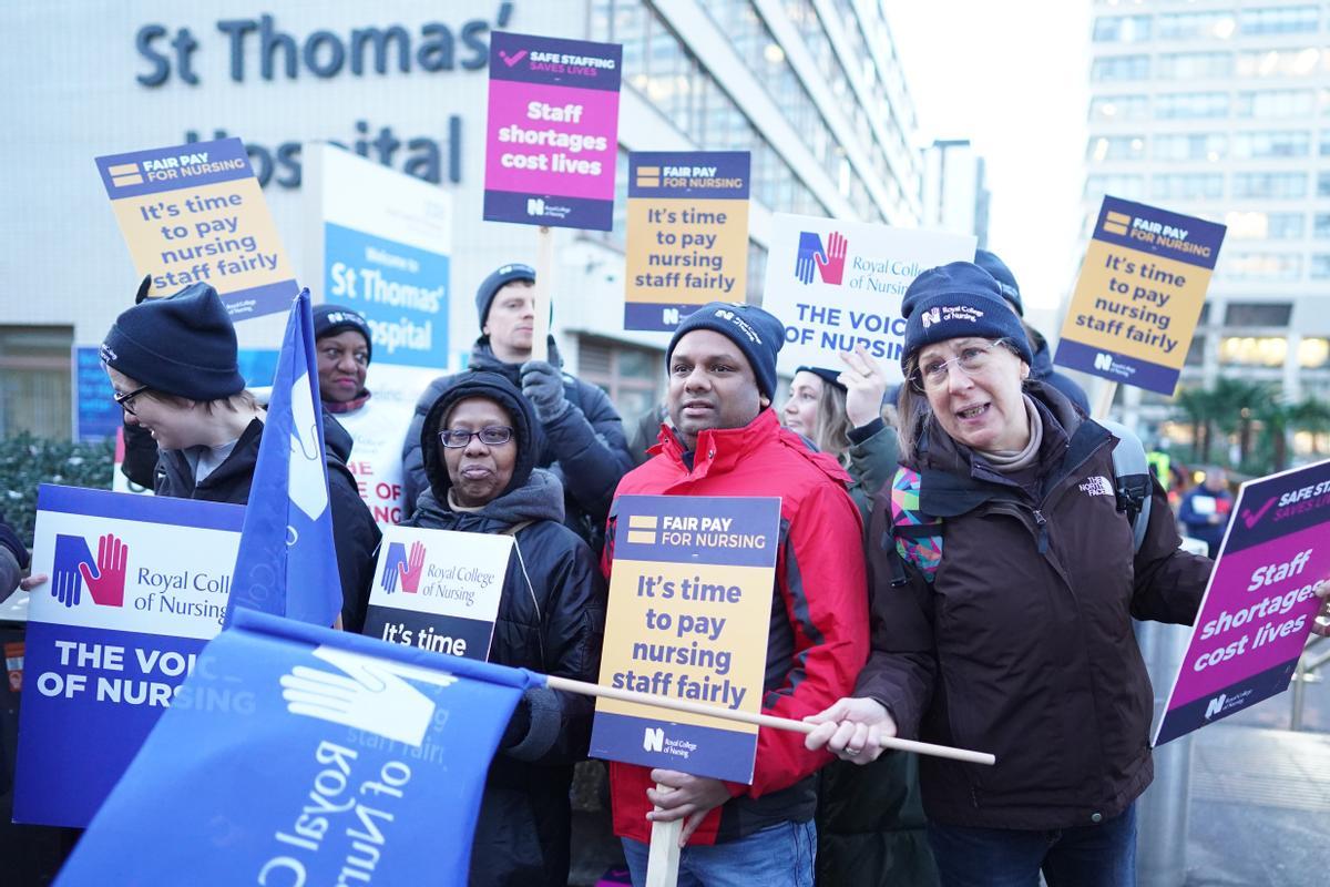Manifestación frente al Hospital St. Thomas de Londres.