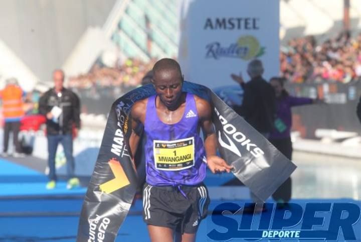 Las mejores imágenes del Maratón Valencia Trinidad Alfonso 2015