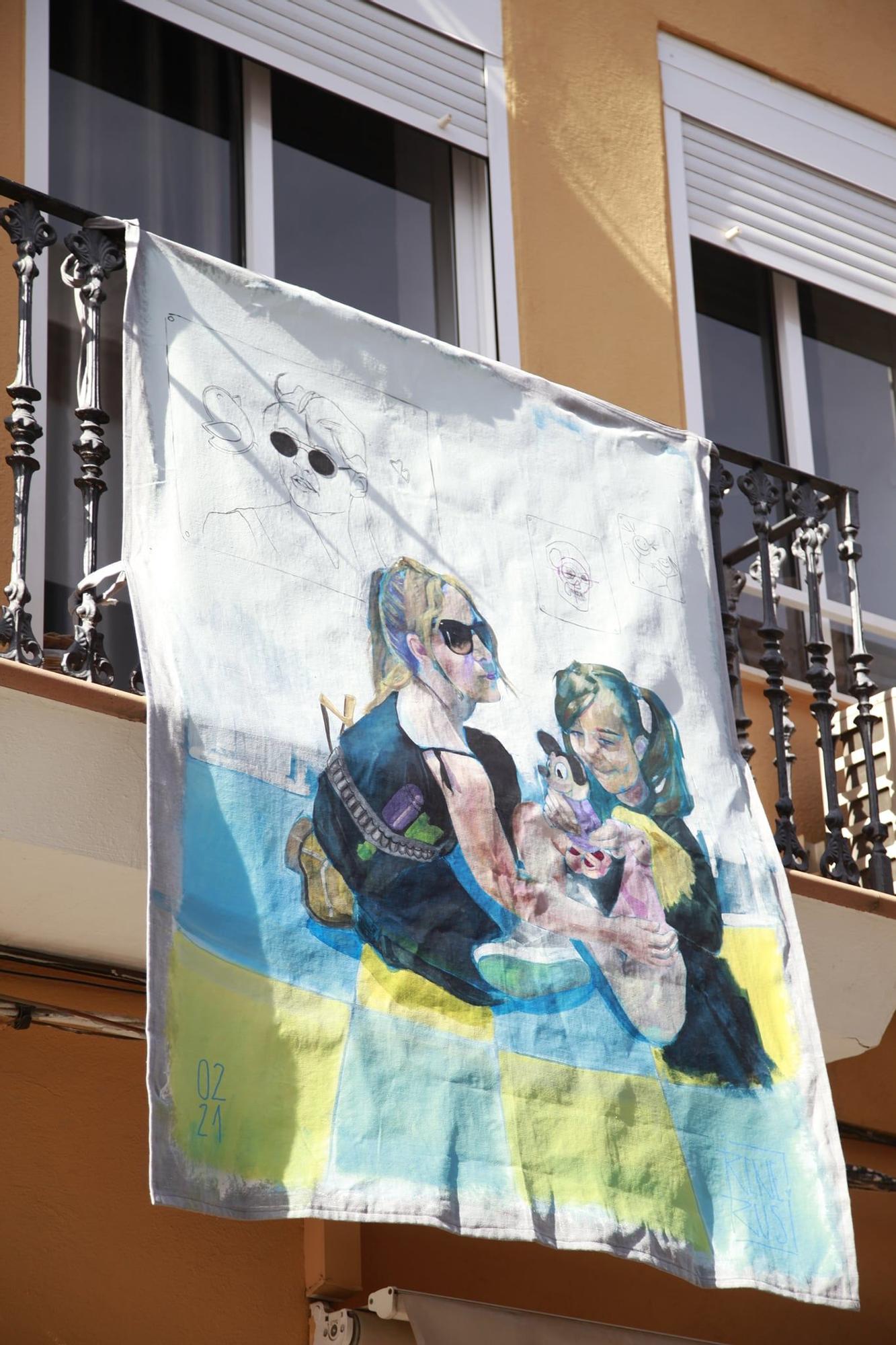 El feminismo   se reivindica   en los balcones   de Picanya