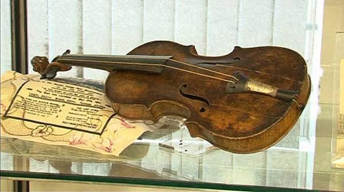 A subhasta el violí que va acompanyar el ’Titanic’ quan s’enfonsava.