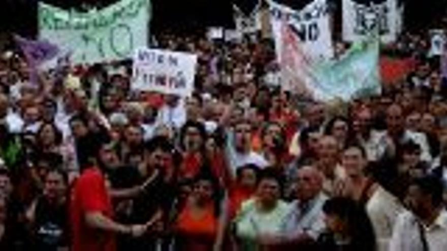 Más de 2.000 personas se unen en Badajoz en contra de la refinería