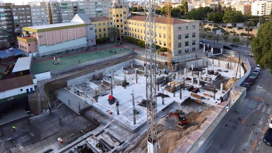 Las obras junto al Colegio FEC Santa Joaquina de Vedruna ya han comenzado. | JUAN CARLOS CAVAL