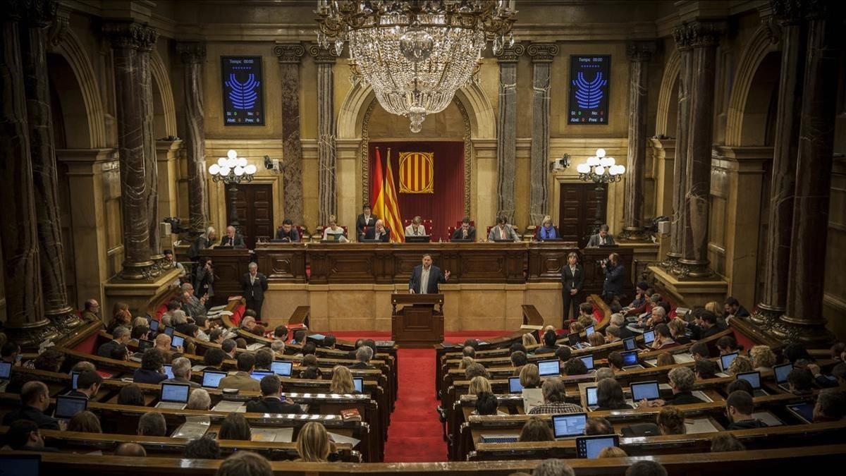 El vicepresidente y líder de ERC, Oriol Junqueras, en un pleno del Parlament.