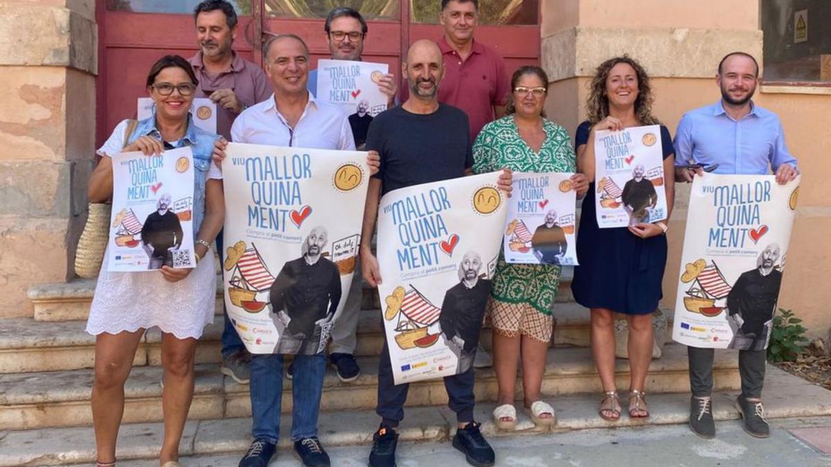 Toni Gomila (centro), ayer durante la presentación de la campaña.