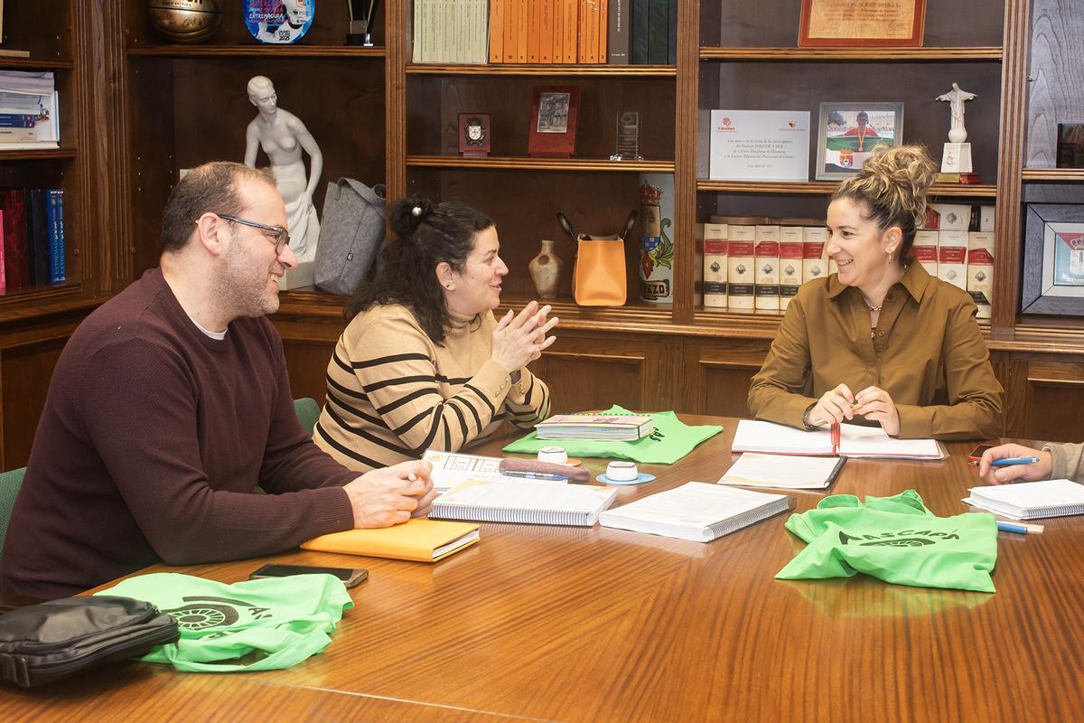 Representantes de ASCAPAS con la diputada Sheila Martín.