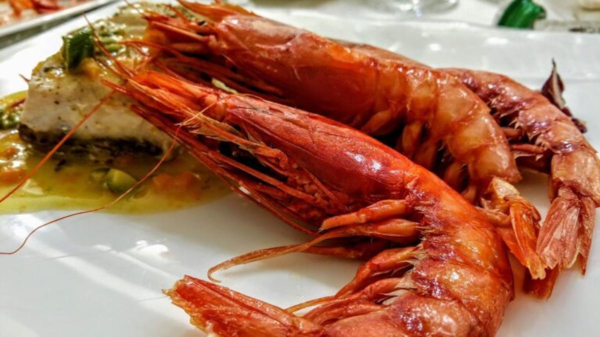 ¿Es malo chupar las cabezas de las gambas y los langostinos?