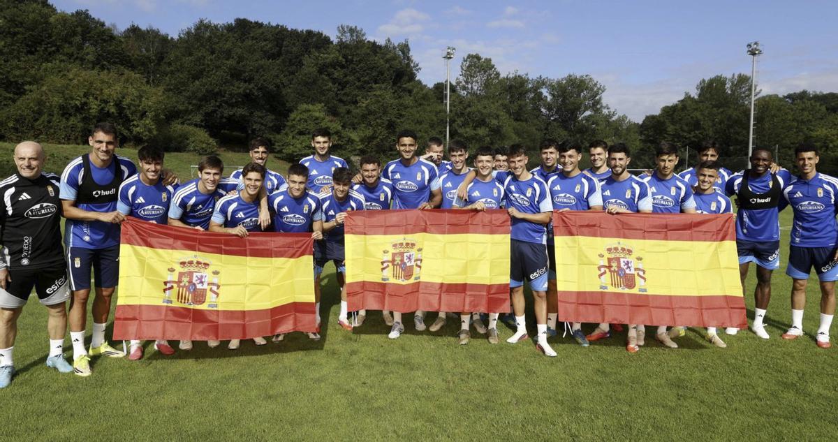 Por la izquierda, Julián Calero, Dani Calvo, Víctor Mingo, Samu Rodríguez, Pablo Agudín, Nacho Vidal, Guille Berzal, Espinosa, Pablo Sáenz, Álex Cardero, Youness, Alexandru Isfan, Marco Esteban, Dieguito, Aldasoro, Enzo Pérez, Jaime Coballes, Joaquín, Paraschiv, Jacobo, Alberto Reina, Aisar Ahmed, David Costas, Eze e Ilyas Chaira, ayer, en El Requexón. | LUISMA MURIAS