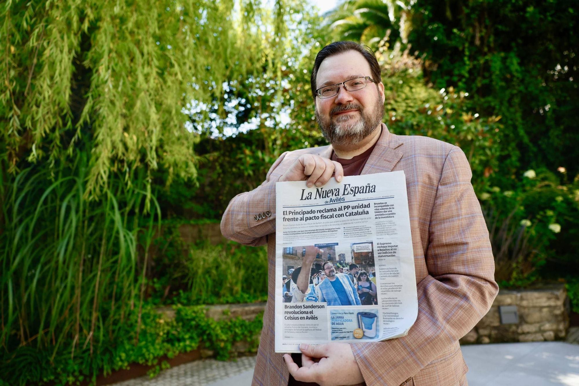 EN IMÁGENES: Brandon Sanderson desata la locura en su segundo día en Avilés