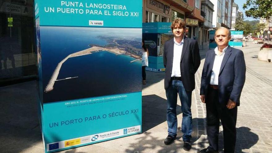 El alcalde popular, Carlos Calvelo, y el presidente del Puerto, Enrique Losada, en la inauguración.