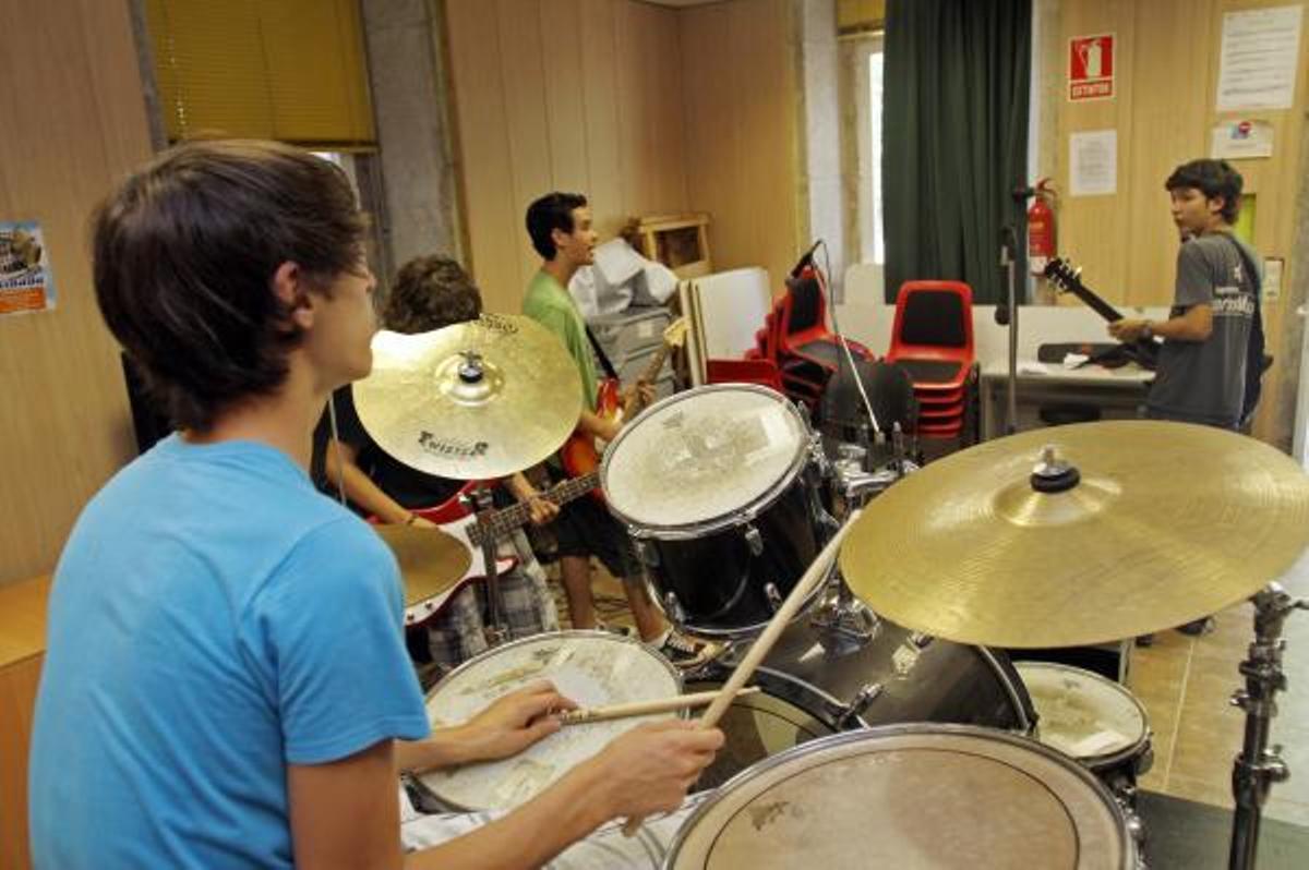Un grupo de rapaces participando no programa «Súbete ao Castro» en 2012.
