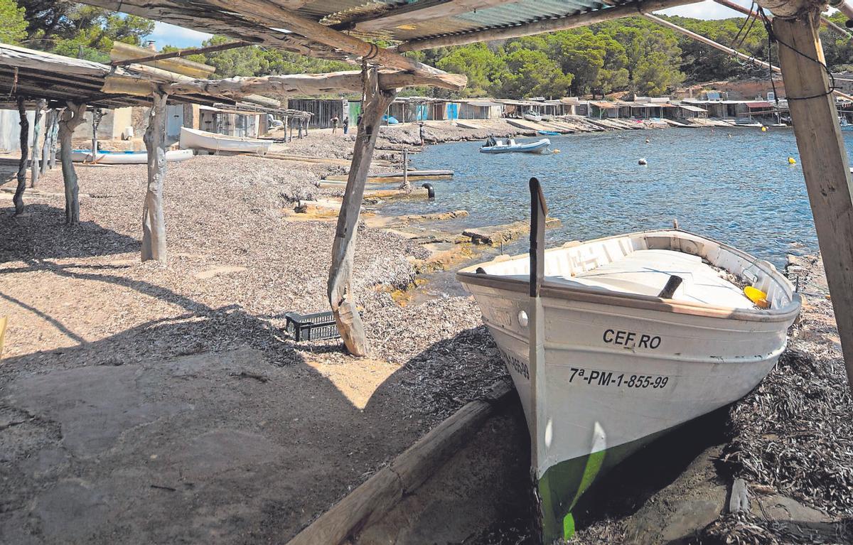 Casetas varadero en sa Caleta. Fotografiar al mediodía tiene sus peculiaridades.