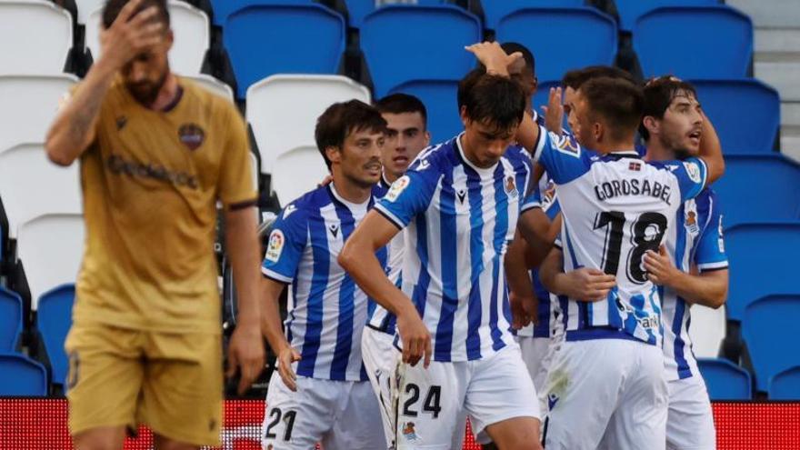 Miramón no dio crédito ante
 la mala fortuna del gol 
de la Real Sociedad.  efe