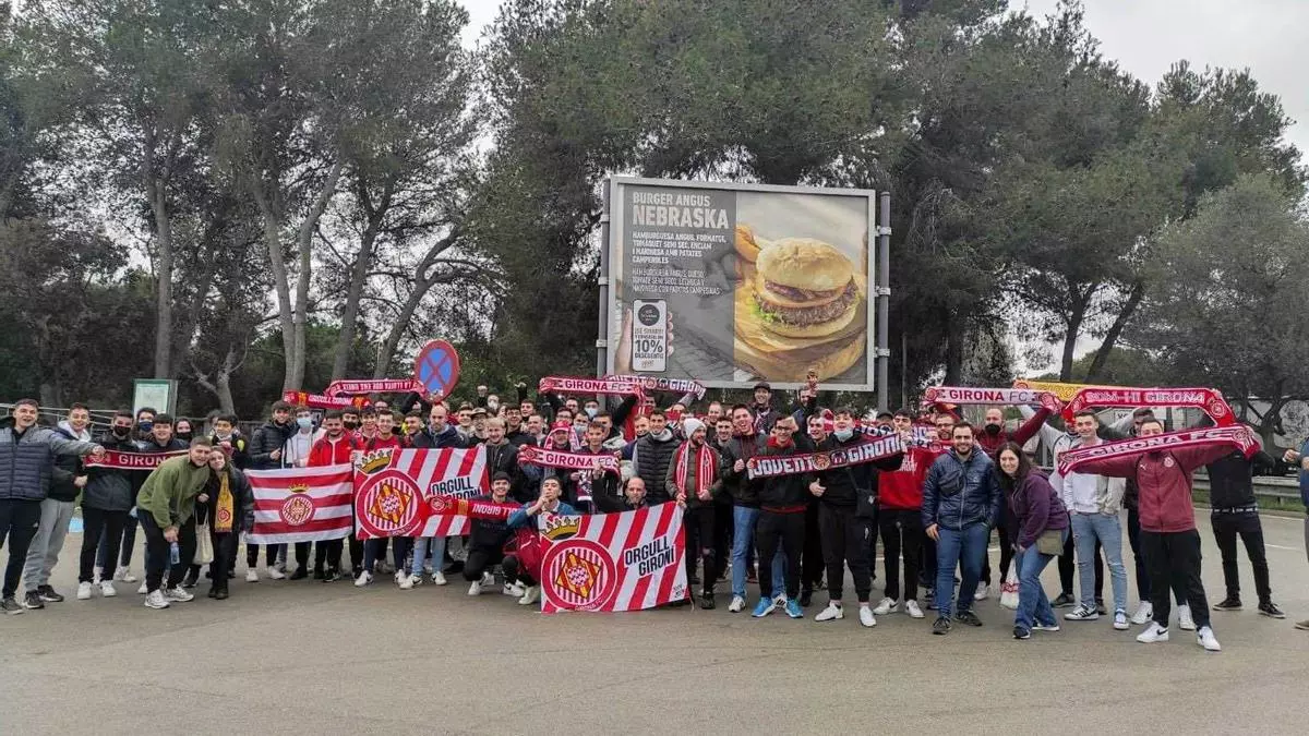 Més de 600 aficionats fan costat a l’equip a La Romareda