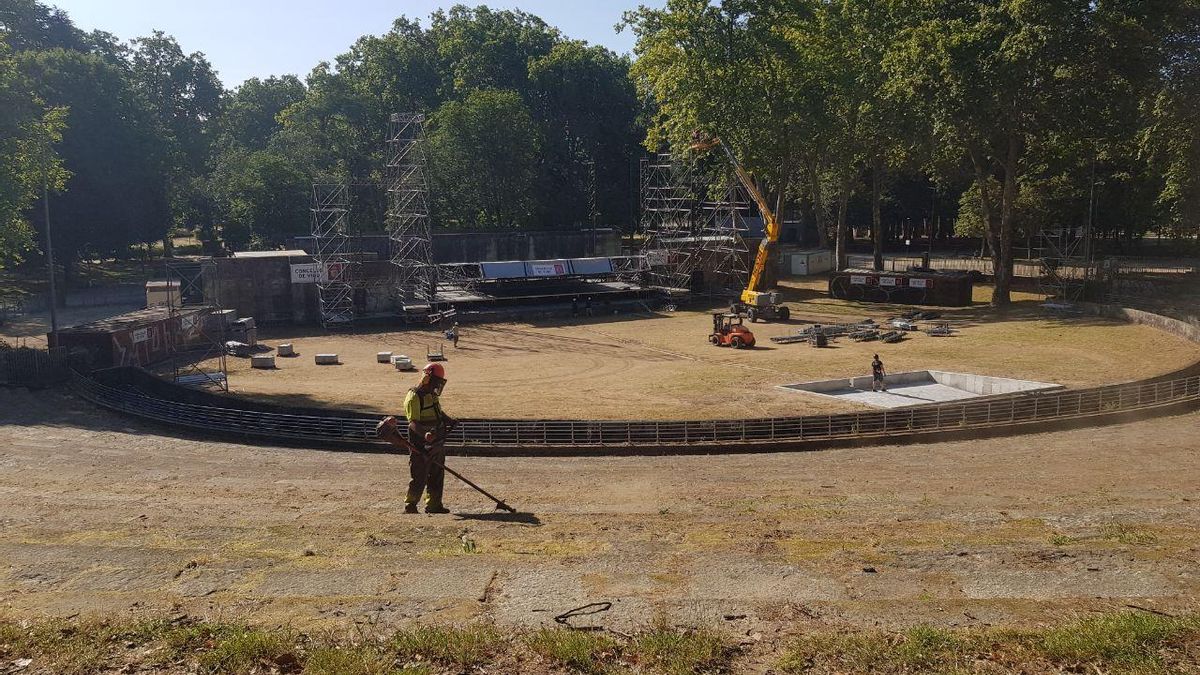 El Concello pone a punto Castrelos a falta de tres días para el primer concierto del verano.