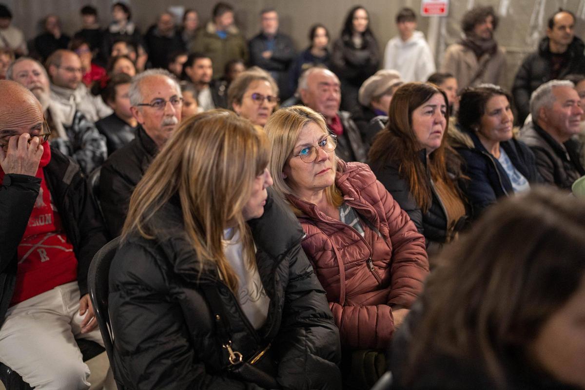 Asistentes a la proyección de 'Historias del buen valle' en Vallbona, el viernes pasado por la noche