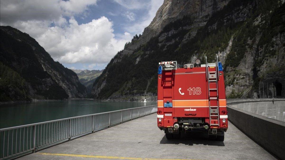 Tres españoles mueren y uno desaparece en un accidente de barranquismo en Suiza