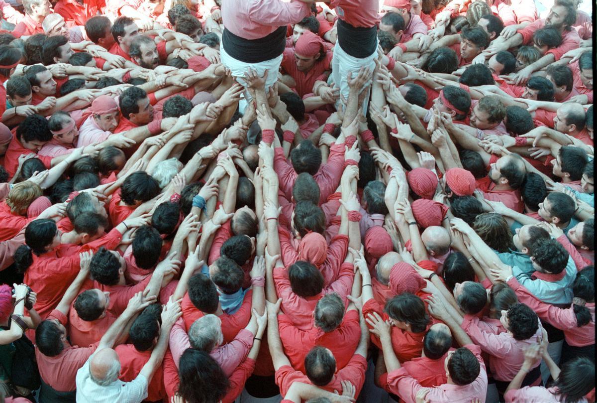 Mercè 1996. .CASTELLERS DE BARCELONA EN LA PLAZA SANT JAUME.