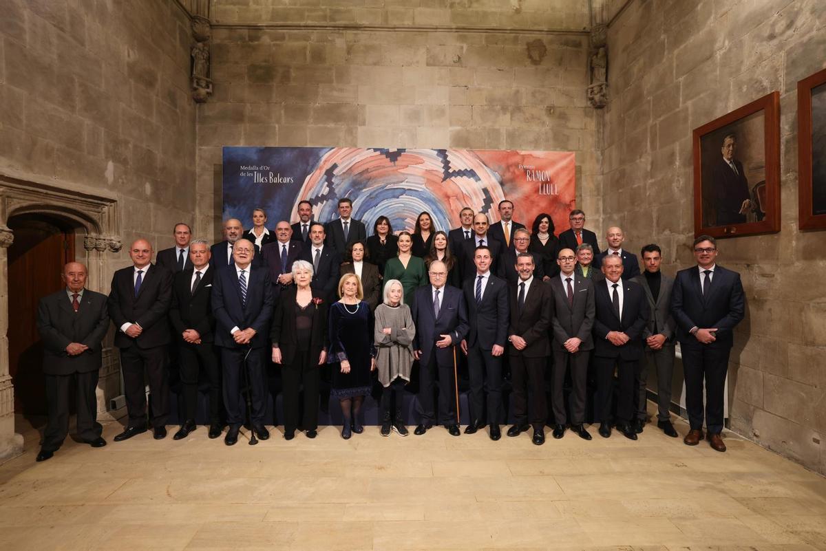 Foto de familia de los Premios Ramon Llull.