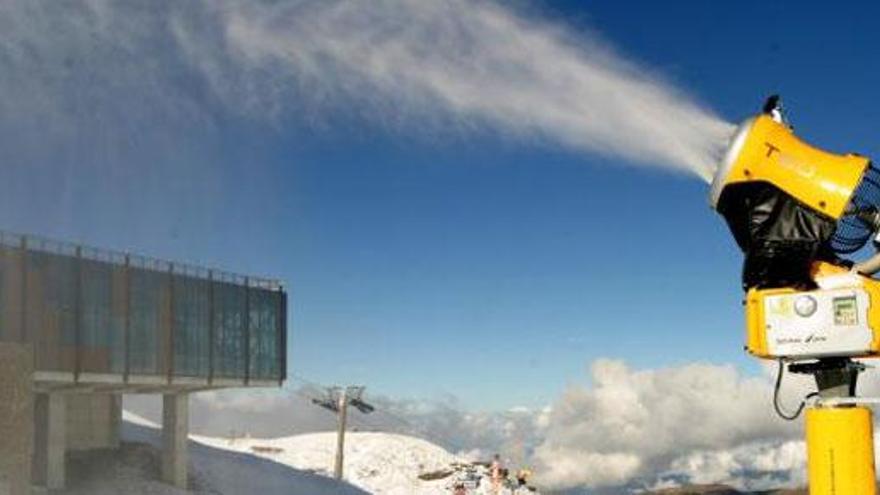 Comienza la producción artificial de nieve en Sierra Nevada