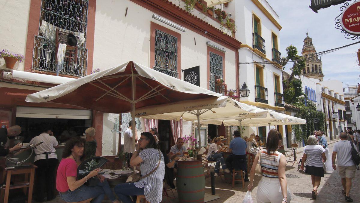 Terrazas de hostelería en la Judería.