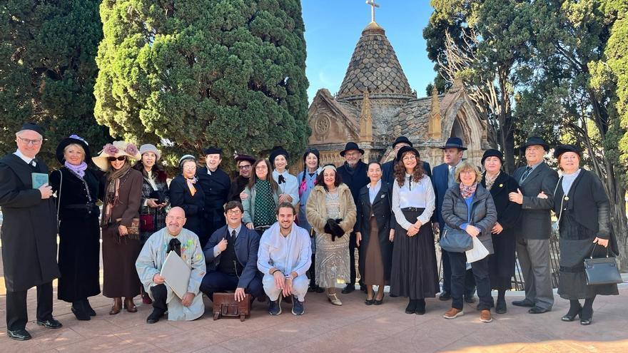 Reviven los fantasmas del pasado en el cementerio de Castelló