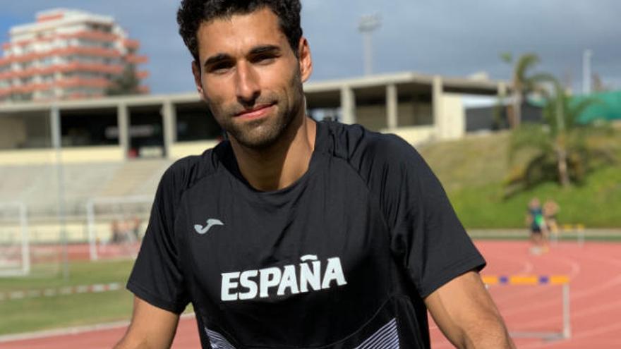 El velocista palmero, en el estadio Antonio Domínguez de Los Cristianos -Arona-.