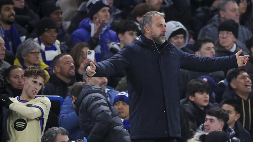 Hansi Flick, durante un lance del partido.