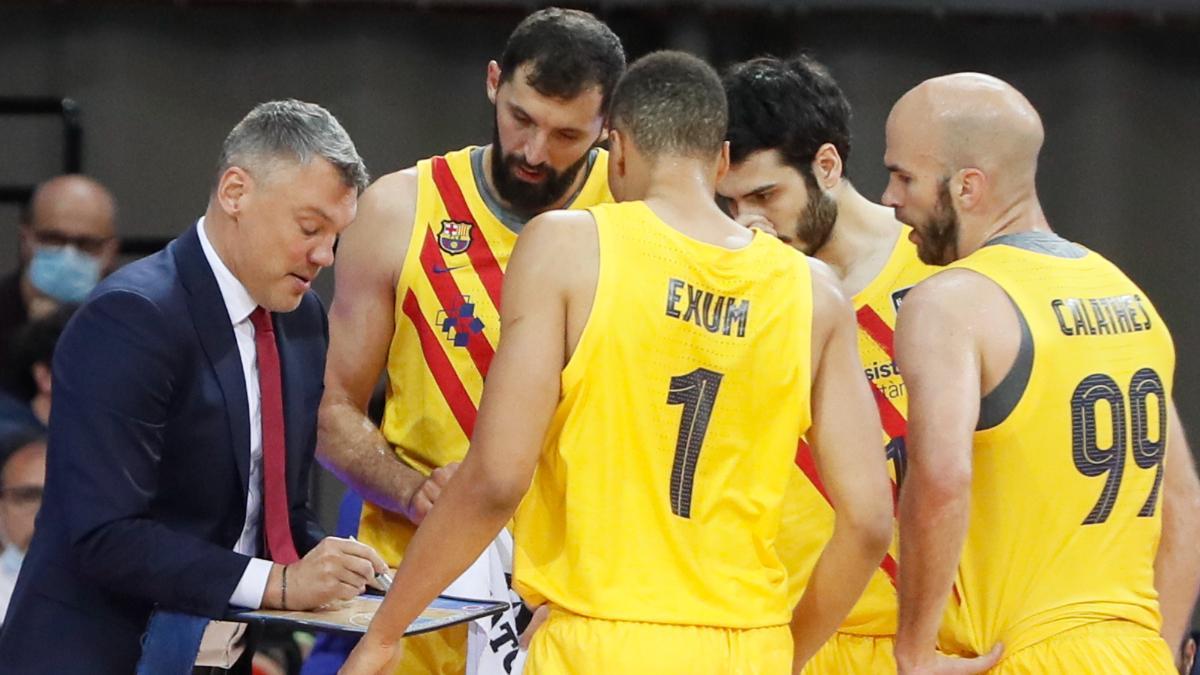 Sarunas Jasikevicius ve a su equipo preparado