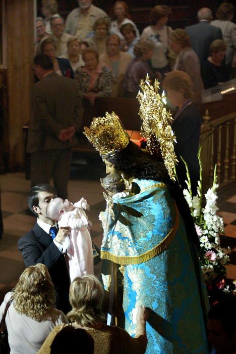 Retrospectiva de los primeros Besamanos a la Virgen de los Desamparados