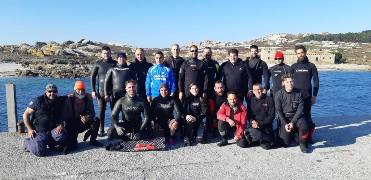 Eliminación de basura marina en Sálvora.