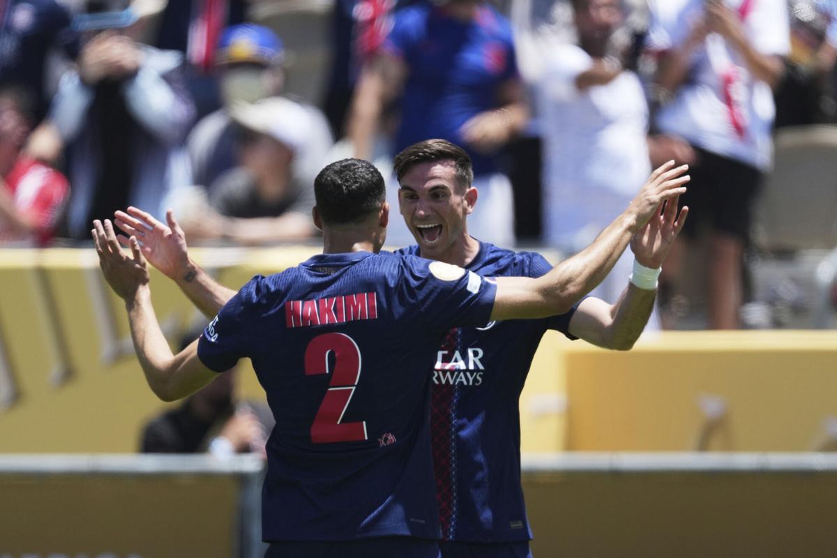Fabián Ruiz y Achraf Hakimi celebran el primer gol del PSG ante el Atlético.