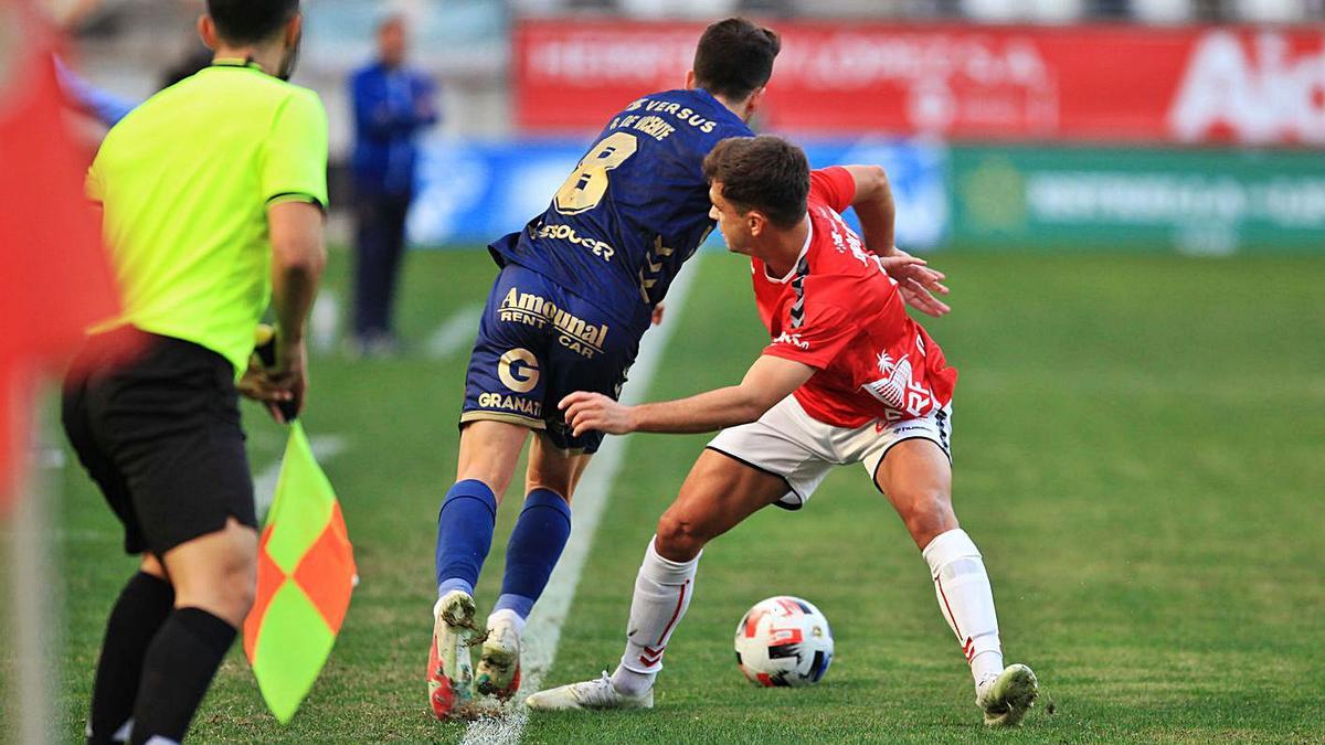 Un instante del derbi disputado en la primera vuelta esta temporada.  | PEPE VALERO