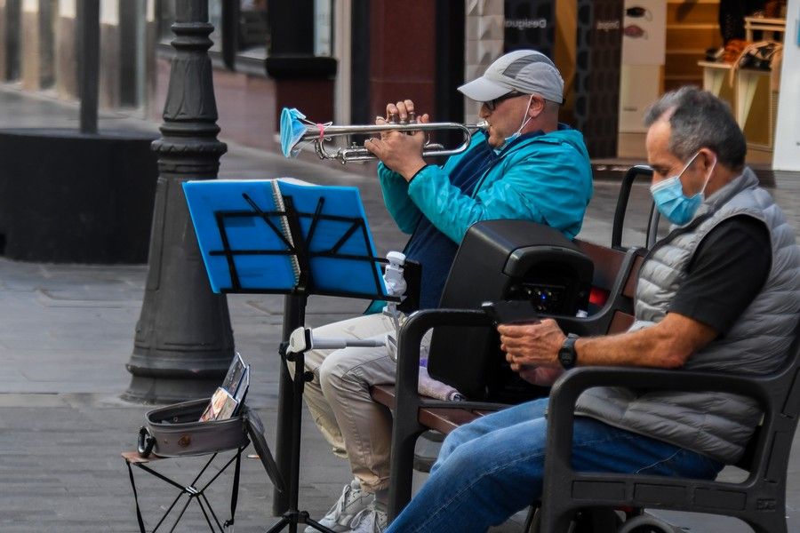 Comercios en la calle de Triana durante la campaña de Navidad y Reyes