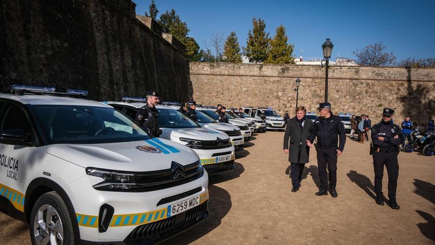 La Policía Local de Badajoz incorpora una veintena de nuevos vehículos a su flota