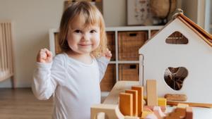 Siete juguetes de madera para desarrollar la creatividad de los peques