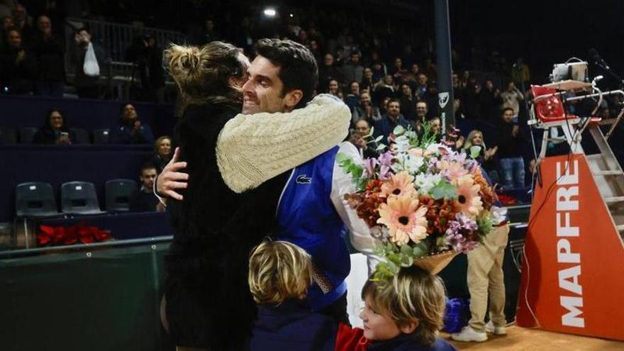 Pablo Andújar junto a su familia tras su último partido como profesional