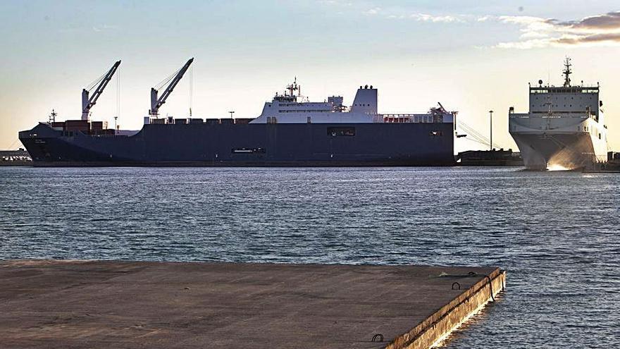 Imagen del barco ayer en el puerto de Sagunt. | LEVANTE-EMV