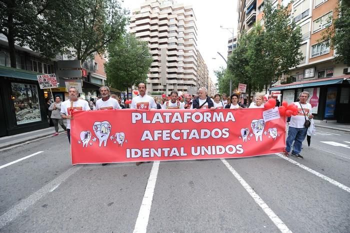 Manifestación de afectados por el cierre de iDenta