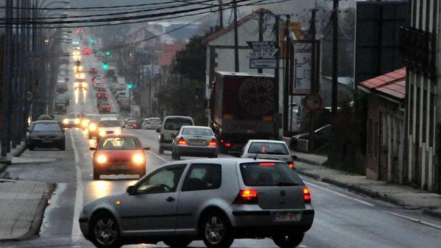 La avenida de As Carolinas que coincide con la N-640. // Iñaki Abella