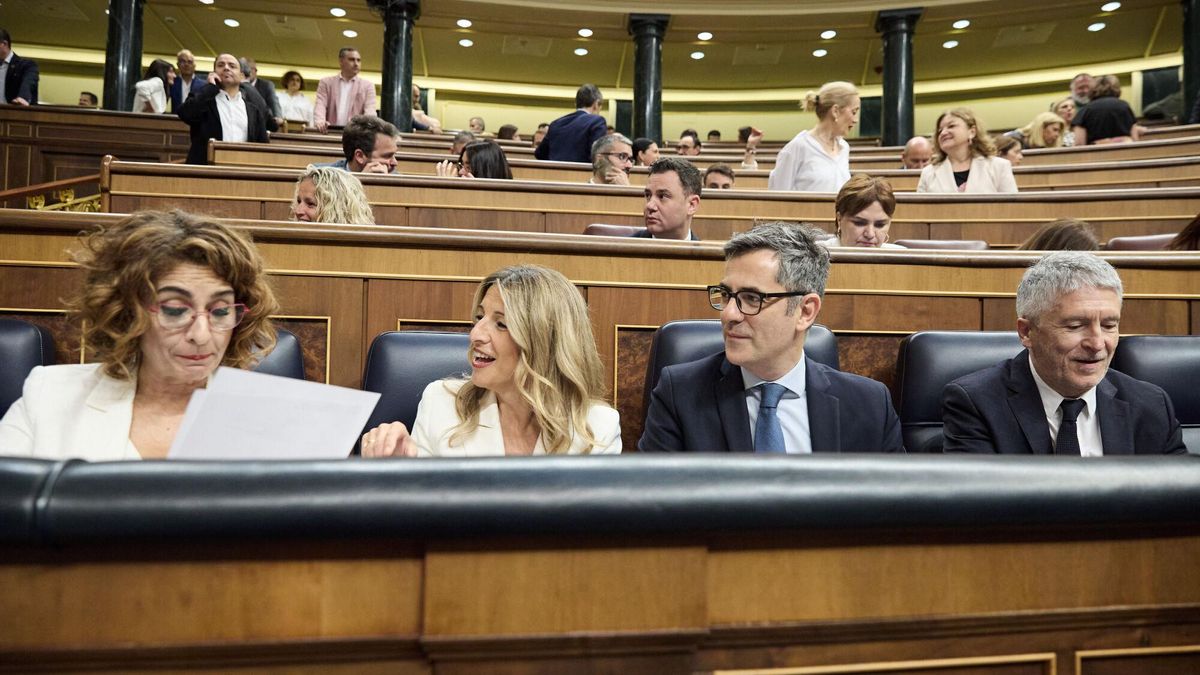 Díaz acusa a Feijóo de que en Galicia "votaban los muertos" y el Partido Popular responde al grito de "¡Cómplice!"