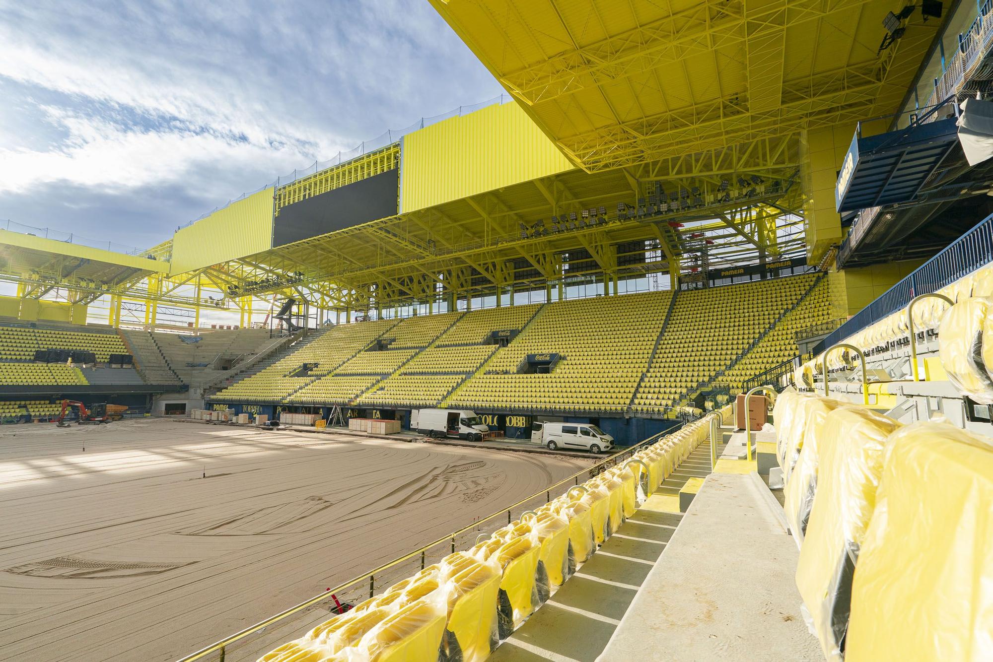 Las sillas del estadio ya están preparadas para recibir al público en el primer partido.