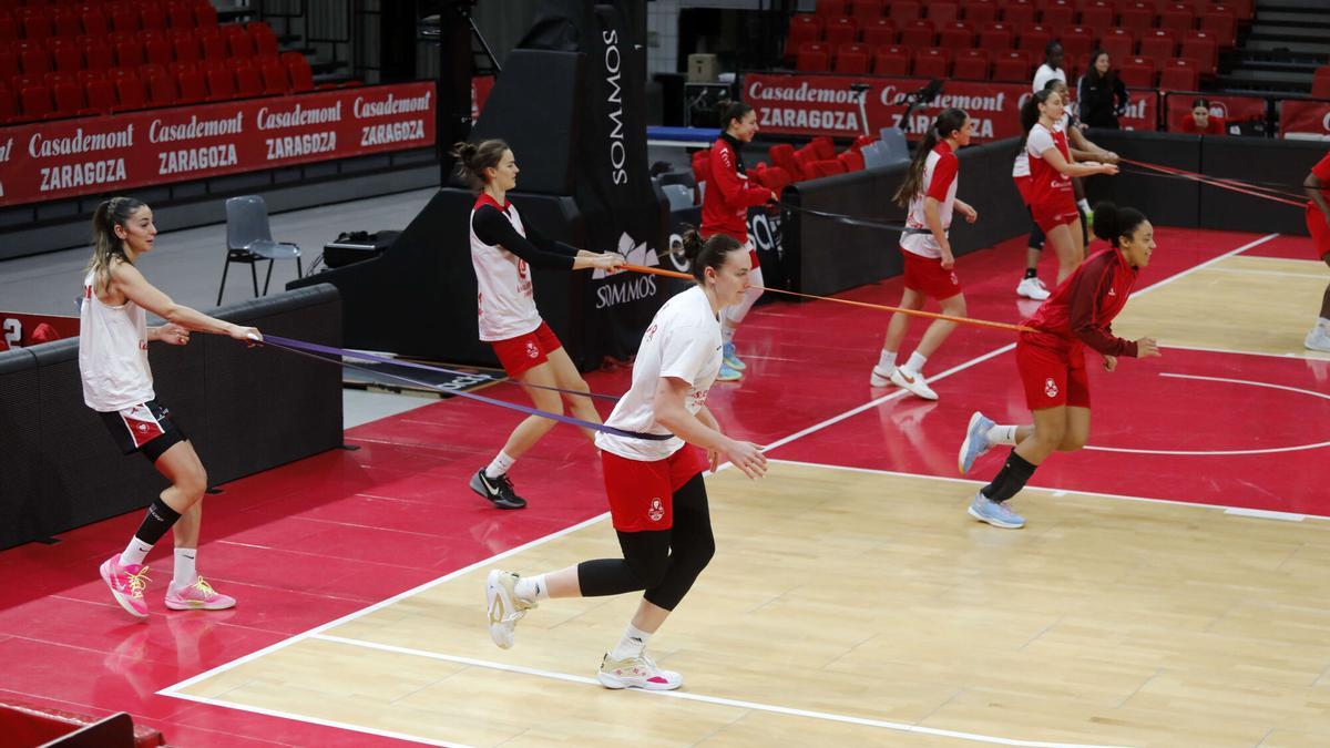 Entrenamiento del Casademont Zaragoza antes del partido de Euroliga contra el Mersin en el Príncipe Felipe.