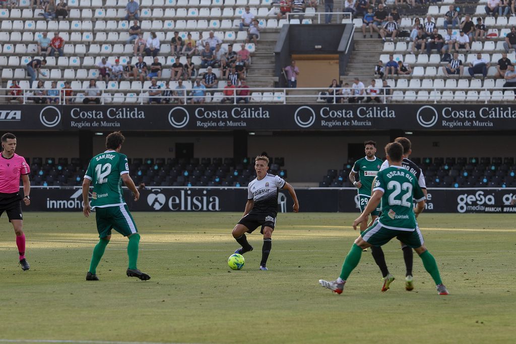 El FC Cartagena 'entierra' al Amorebieta