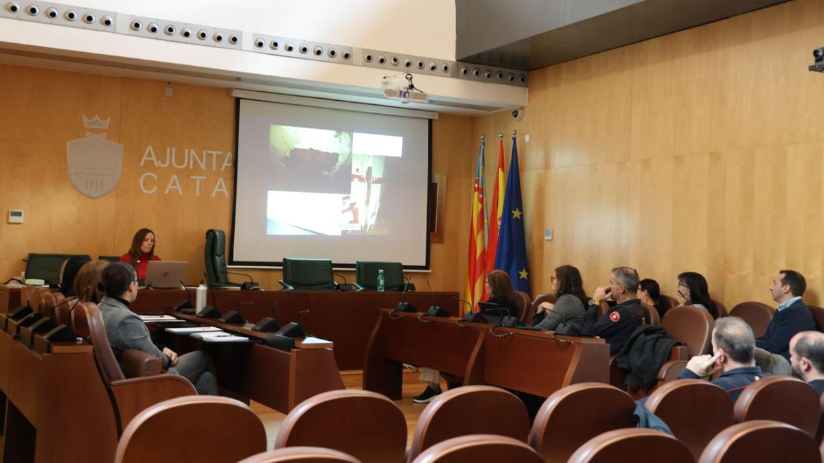 Reunión técnica al salón de plenos de l'Ajuntament de Catarroja.