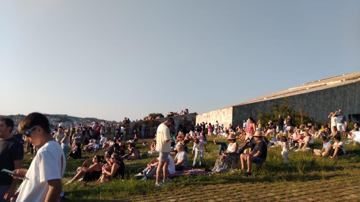 Santiago (y su área) disfrutan del evento astronómico del siglo Santiago (y su área) disfrutan del evento astronómico del siglo