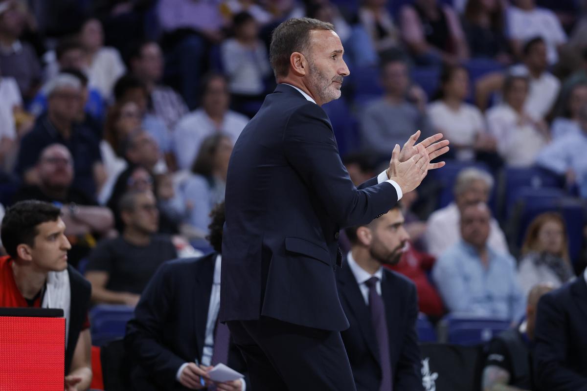 Sito Alonso, entrenador del UCAM Murcia, durante el partido en el Movistar Arena ante el Real Madrid.