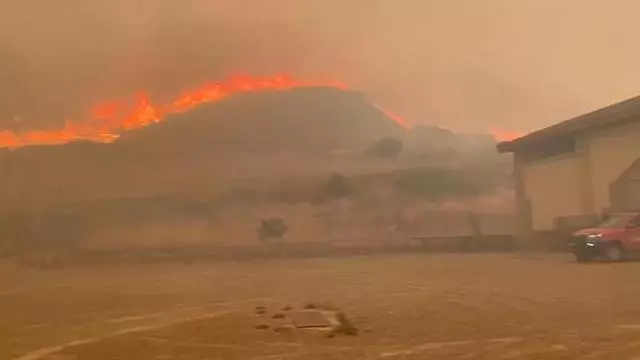 El fuego se aproxima a Uncastillo, en un incendio que ya ha arrasado con 6.000 hectáreas en las Cinco Villas